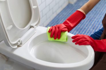 how-to-clean-a-toilet-properly